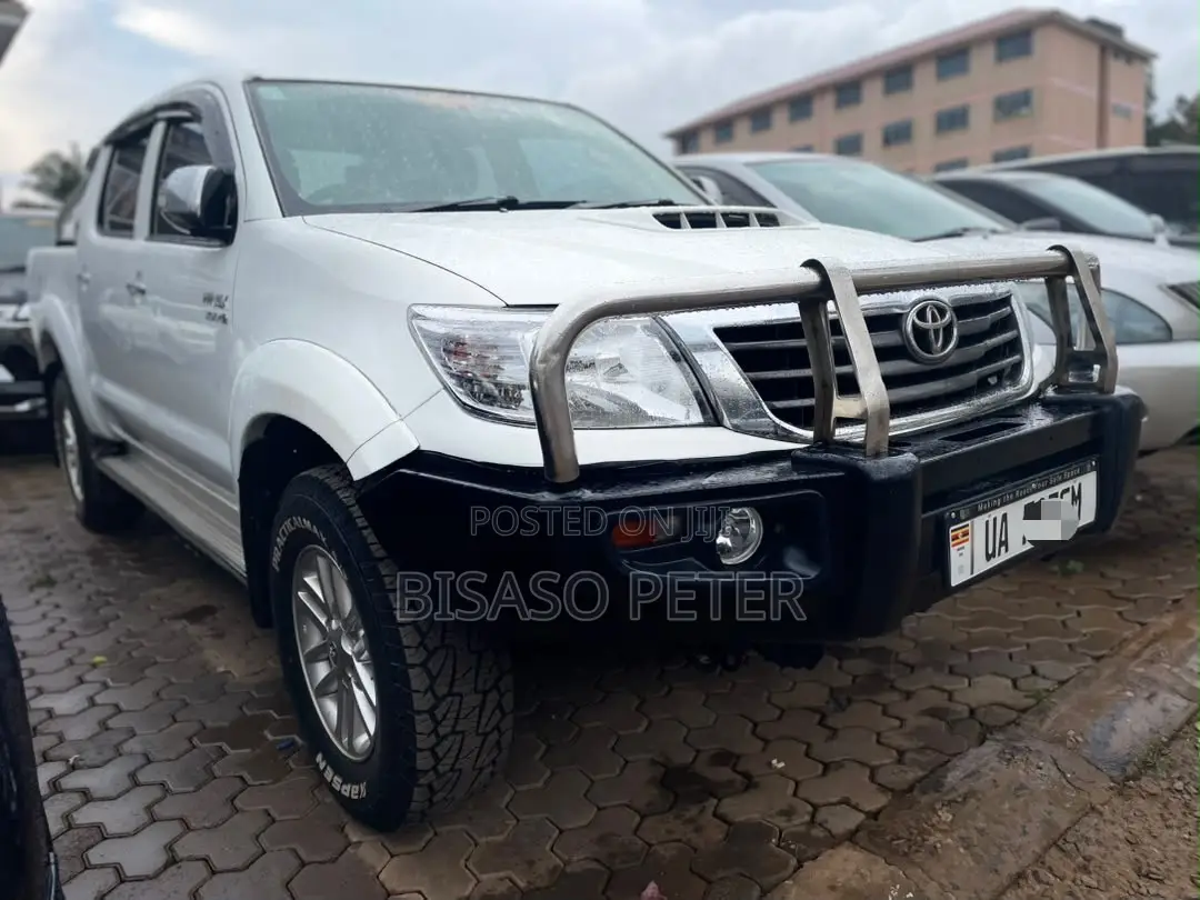 Toyota Hilux 2013 White