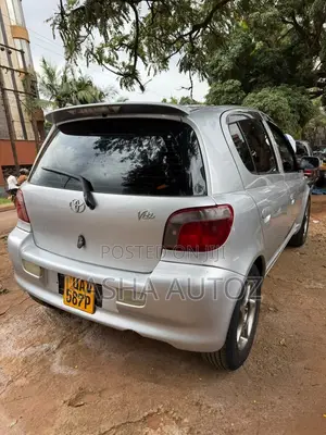 Toyota Vitz 2005 Silver