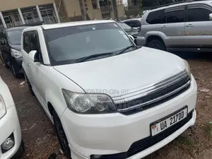 Toyota Corolla Rumion 2011 White