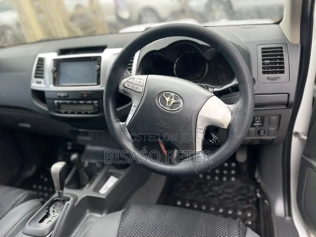 Toyota Hilux 2013 White