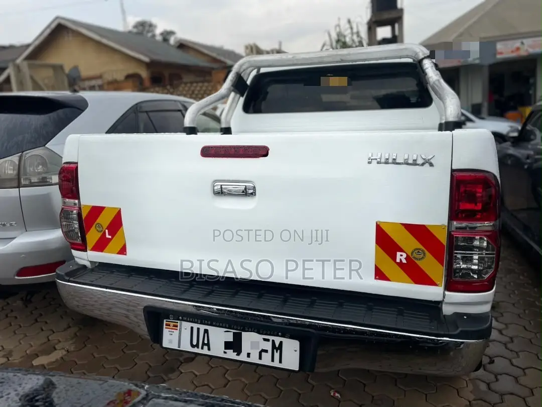 Toyota Hilux 2013 White