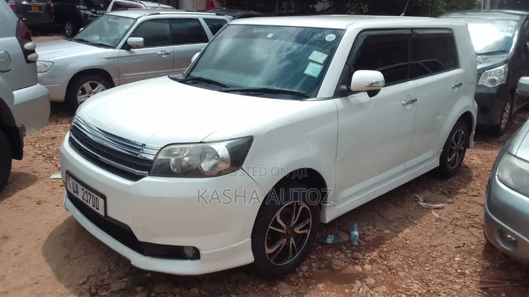 Toyota Corolla Rumion 2011 White