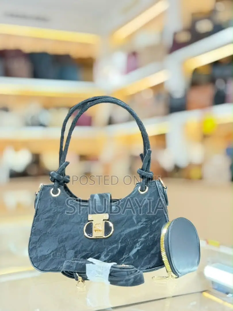 Shoulder Bag With a Coin Bag