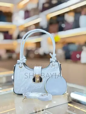 Shoulder Bag With a Coin Bag
