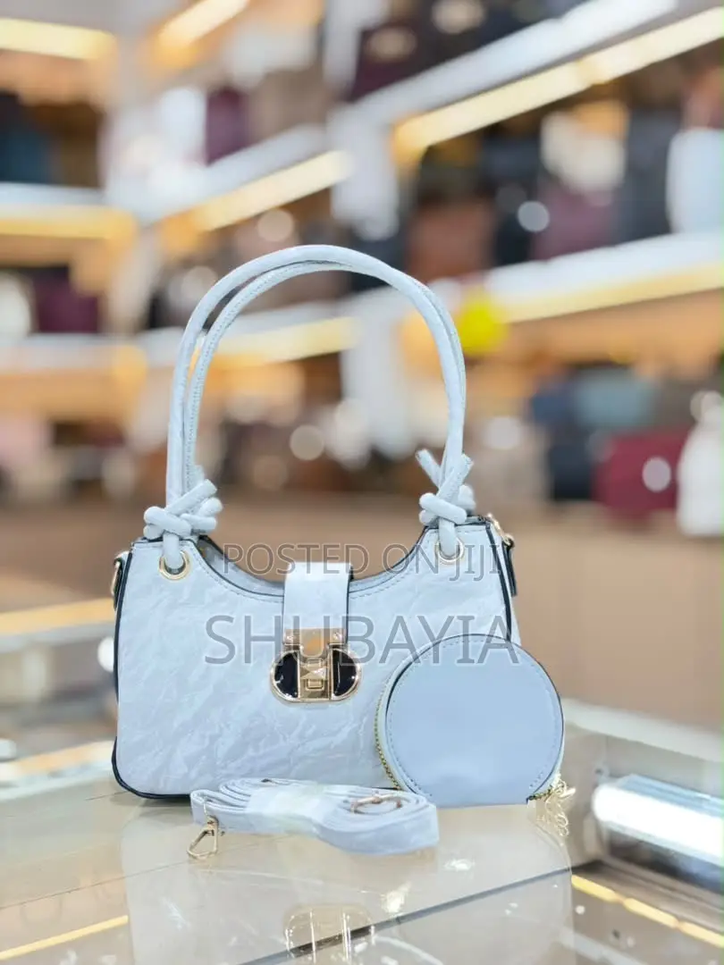 Shoulder Bag With a Coin Bag