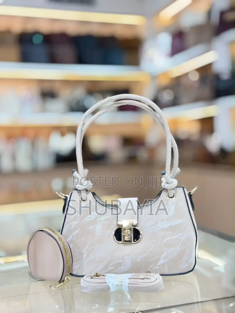 Shoulder Bag With a Coin Bag