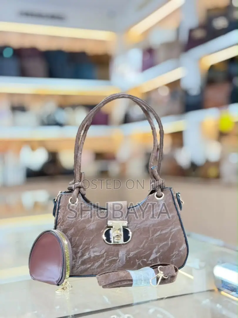 Shoulder Bag With a Coin Bag