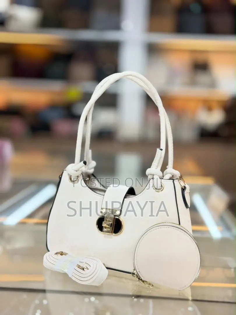 Shoulder Bag With a Coin Bag