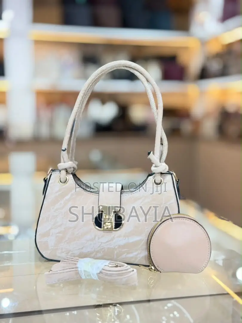 Shoulder Bag With a Coin Bag