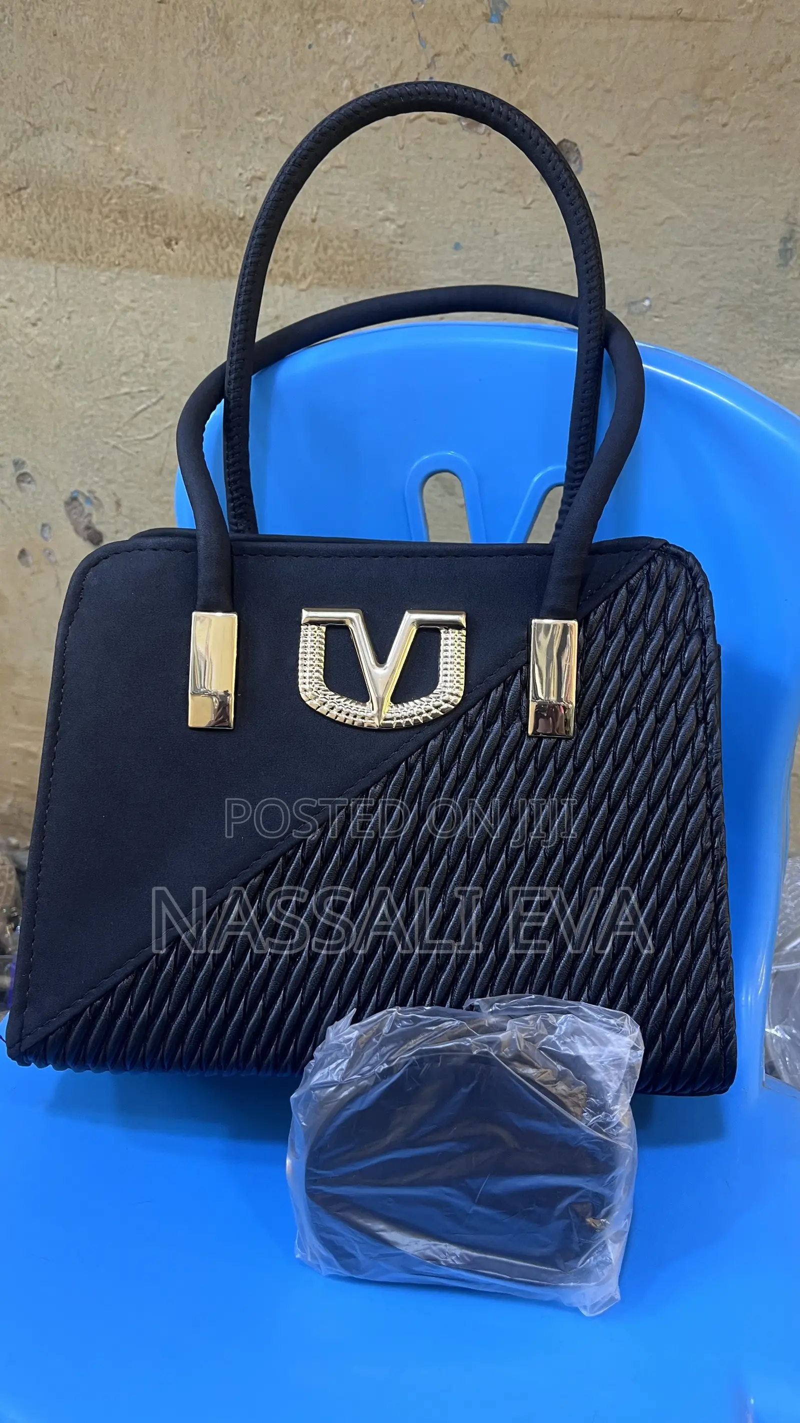 Ladies Handbag 25k Small Bag + FREE 5k Earrings - Kampala