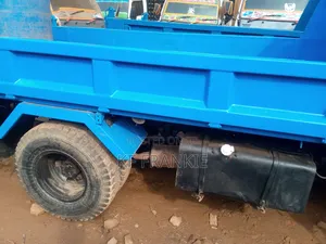 Isuzu Elf Tipper