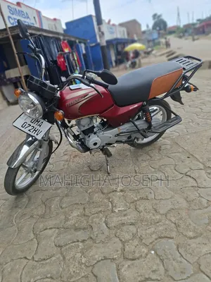 Bajaj Boxer 100 2025 Red