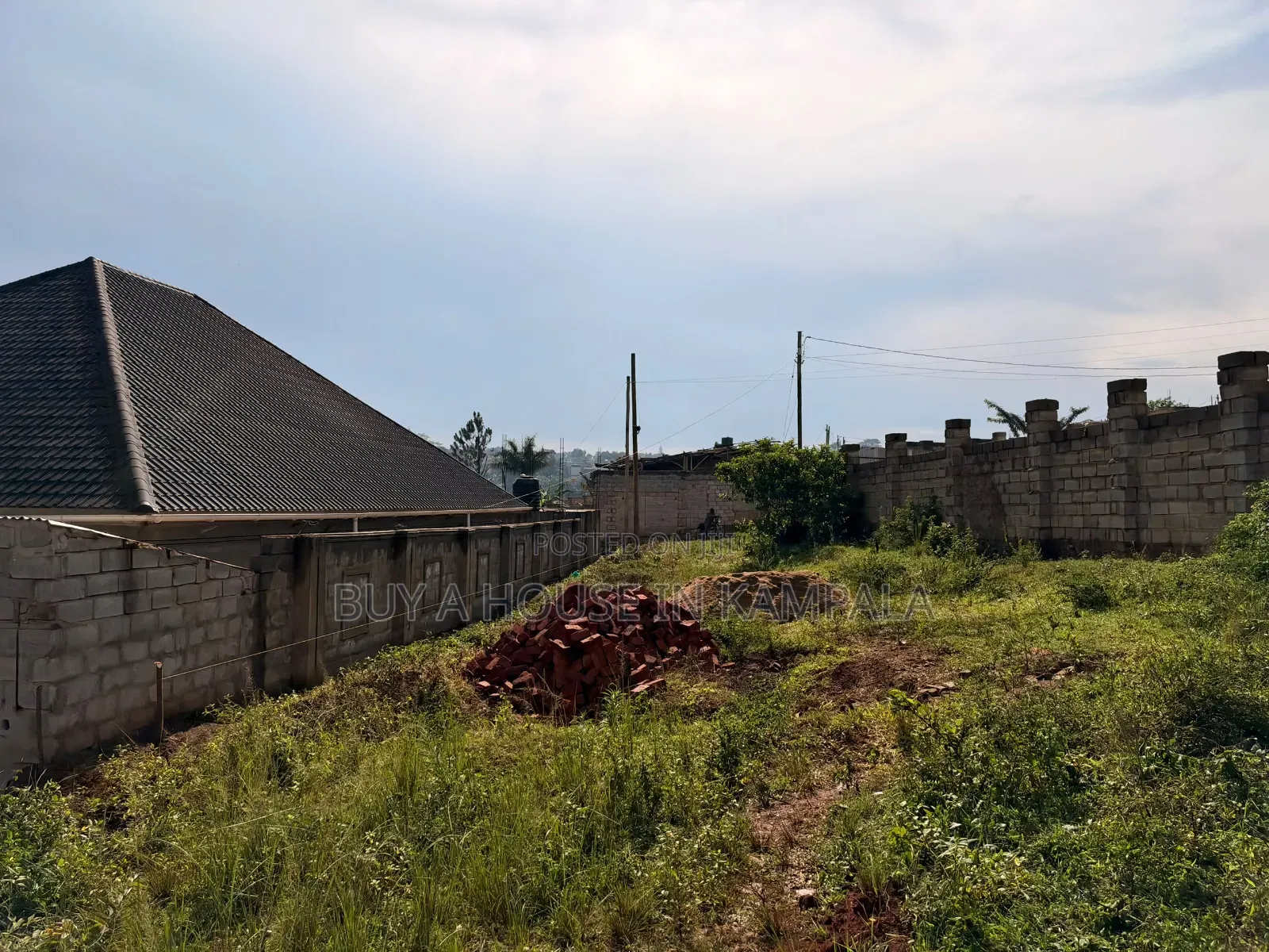 Kira Kito Mamerito Road 12decimals 50×100feet Titled Plot on Sale