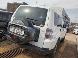Mitsubishi Pajero 3.0 2011 White