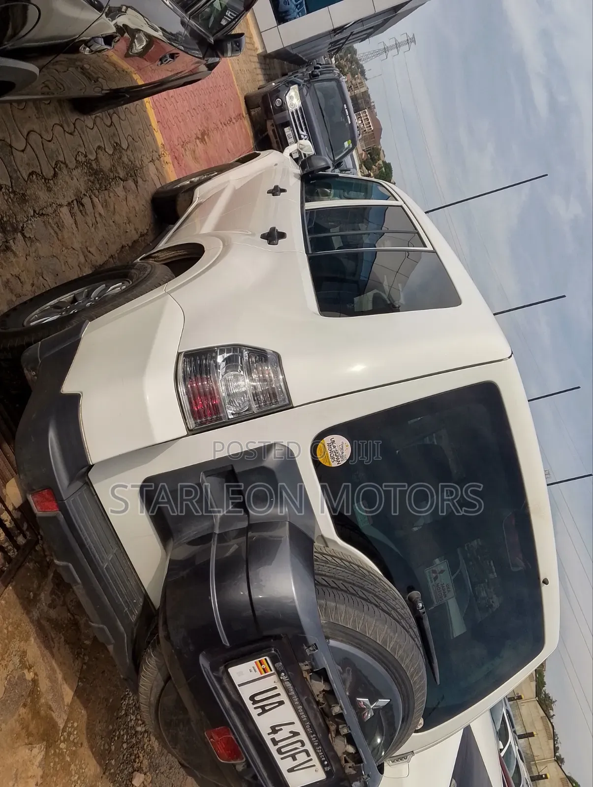 Mitsubishi Pajero 3.0 2011 White