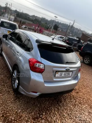 Subaru Impreza 2.0i Premium PZEV 4dr Hatchback AWD (2.0L 4cyl CVT) 2015