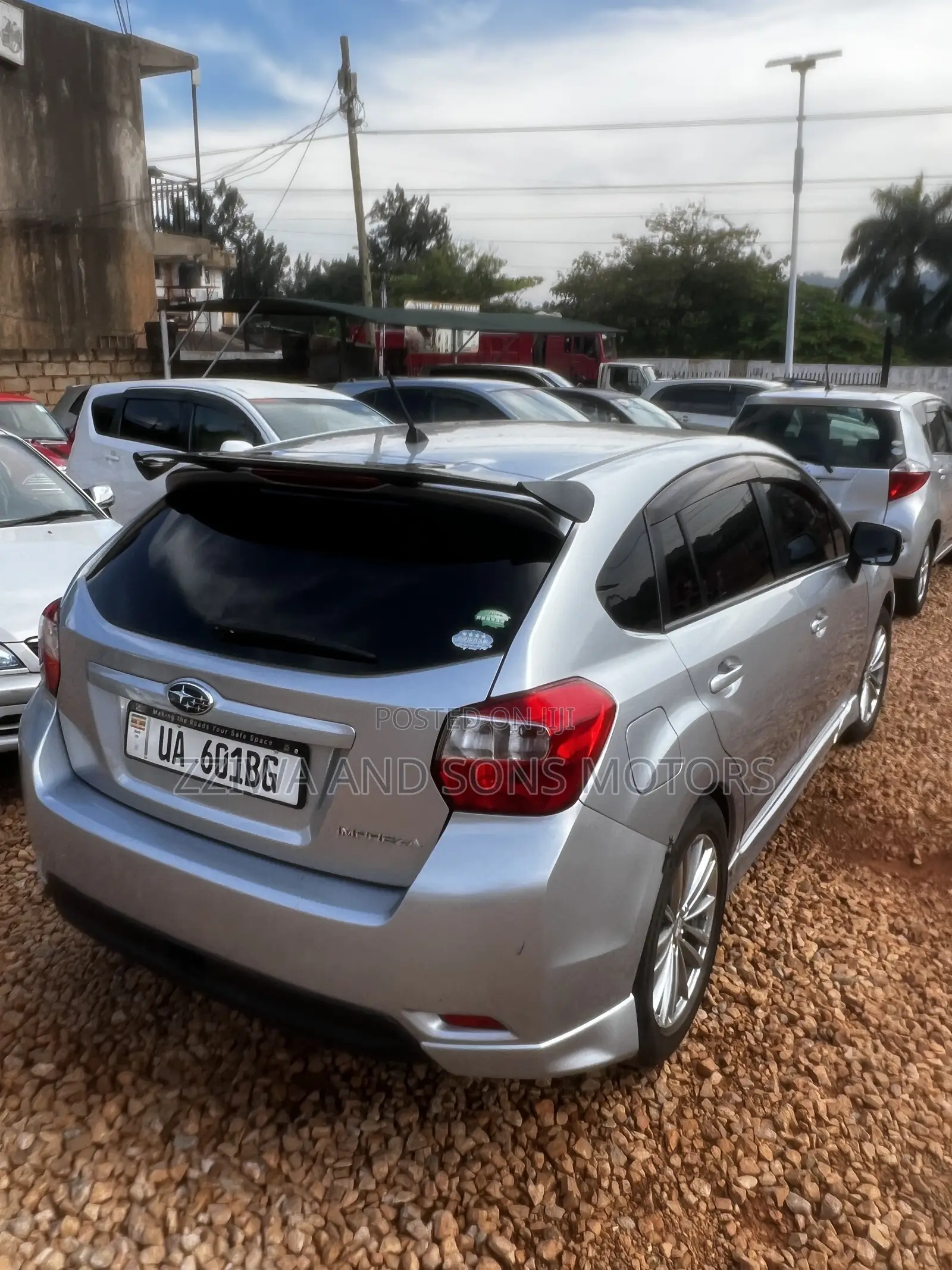 Subaru Impreza 2.0i Premium PZEV 4dr Hatchback AWD (2.0L 4cyl CVT) 2015