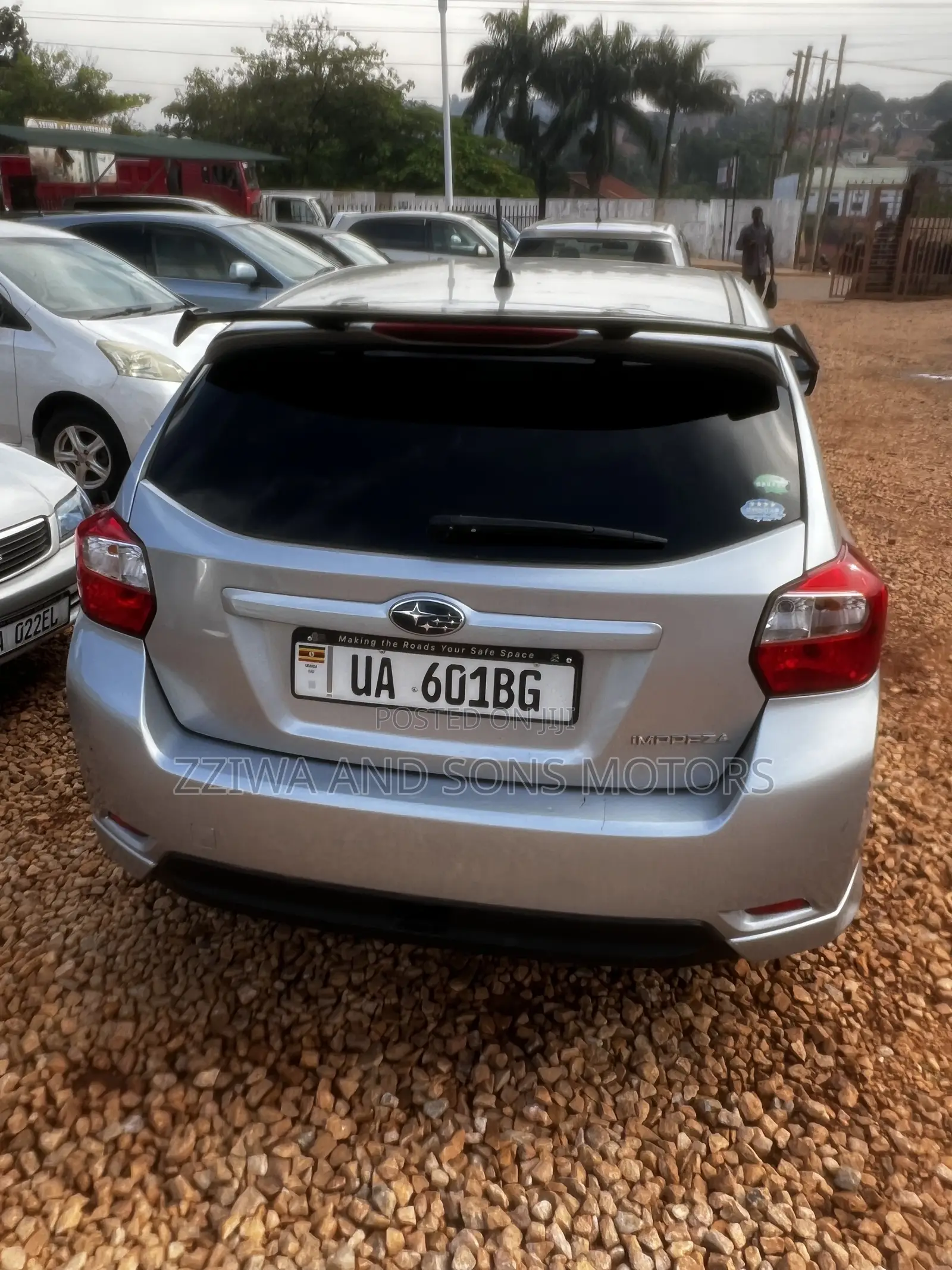 Subaru Impreza 2.0i Premium PZEV 4dr Hatchback AWD (2.0L 4cyl CVT) 2015