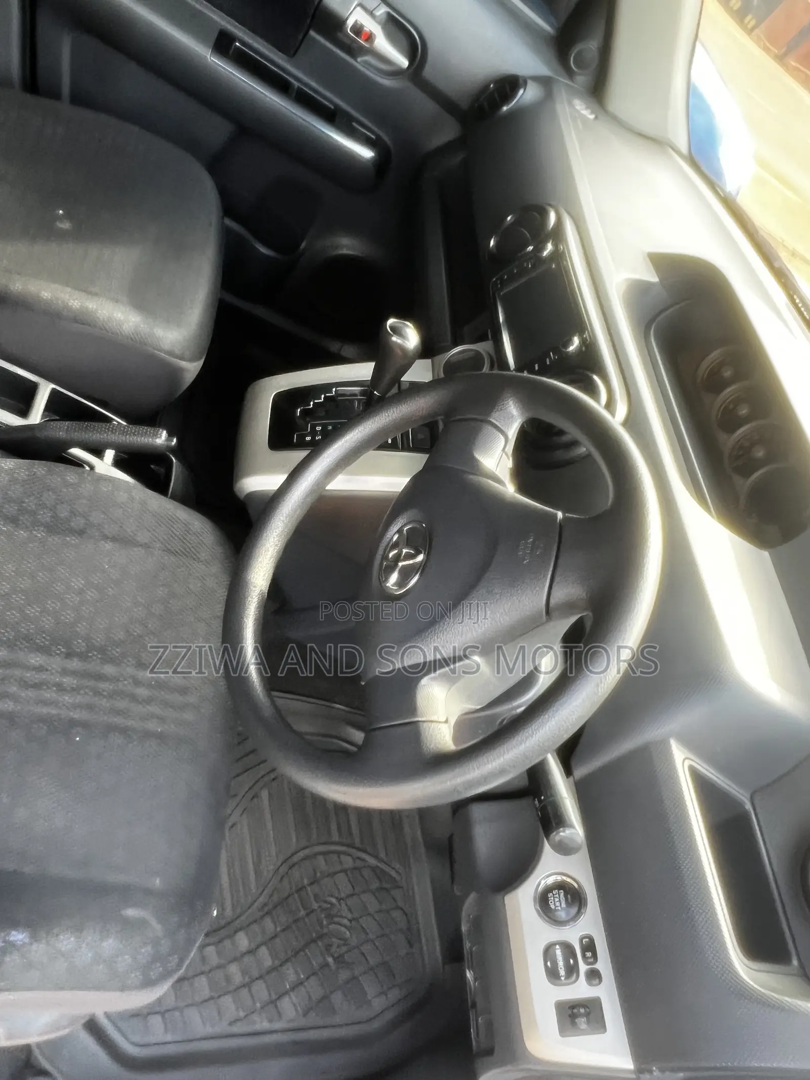 Toyota Corolla Rumion Hatchback 1.5 FWD 2010 White