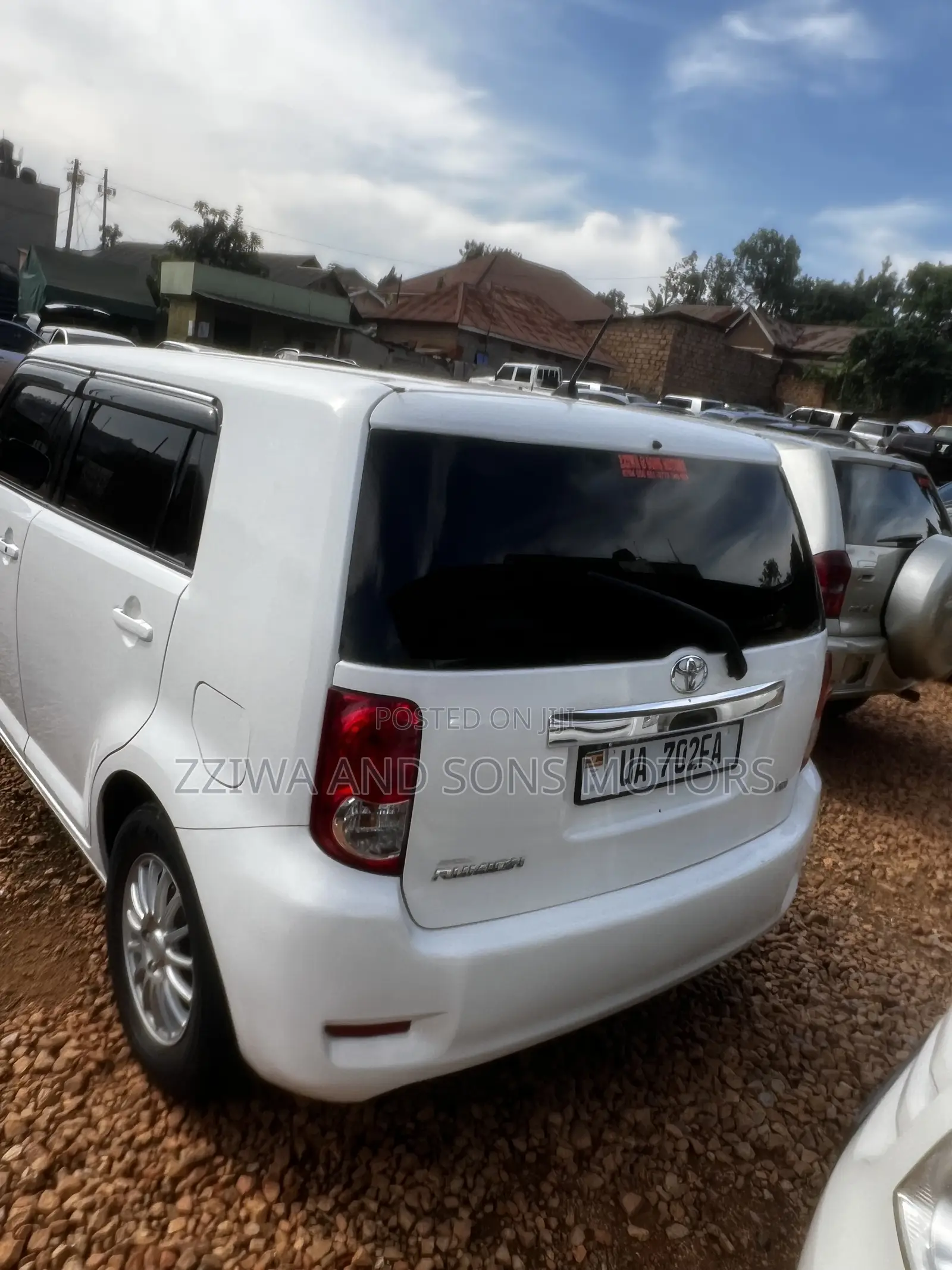 Toyota Corolla Rumion Hatchback 1.5 FWD 2010 White