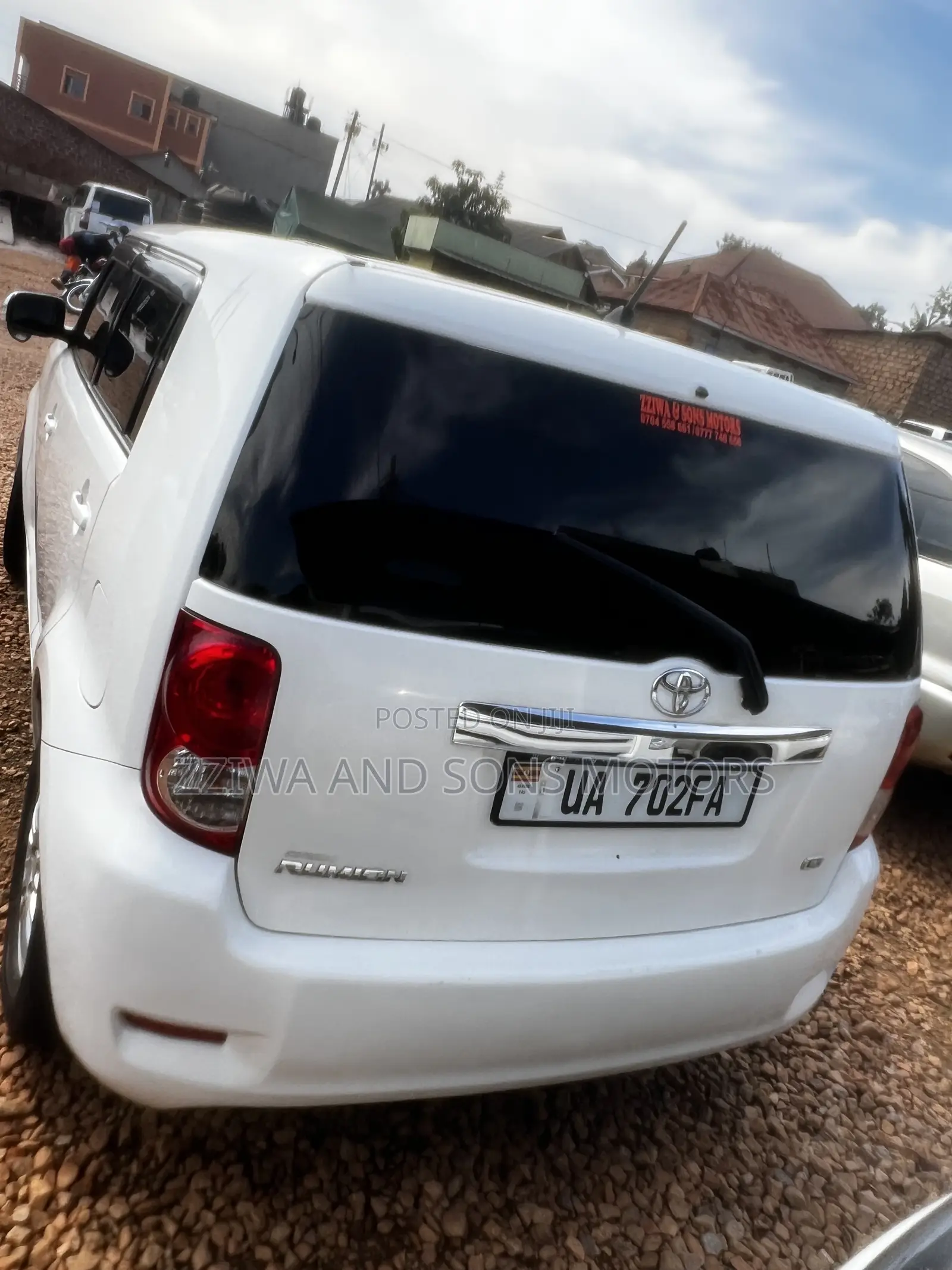 Toyota Corolla Rumion Hatchback 1.5 FWD 2010 White