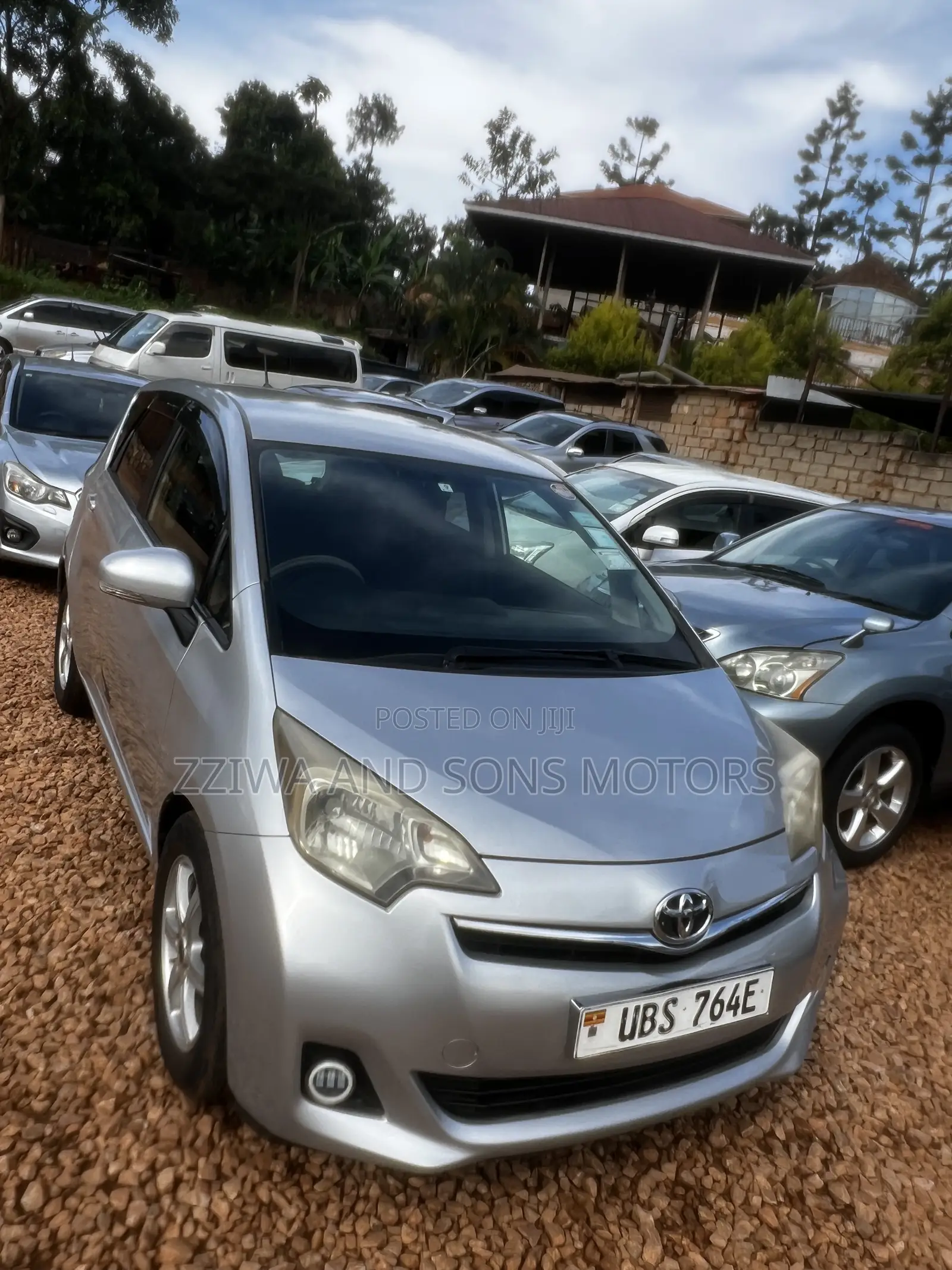 Toyota Ractis 2012 Silver