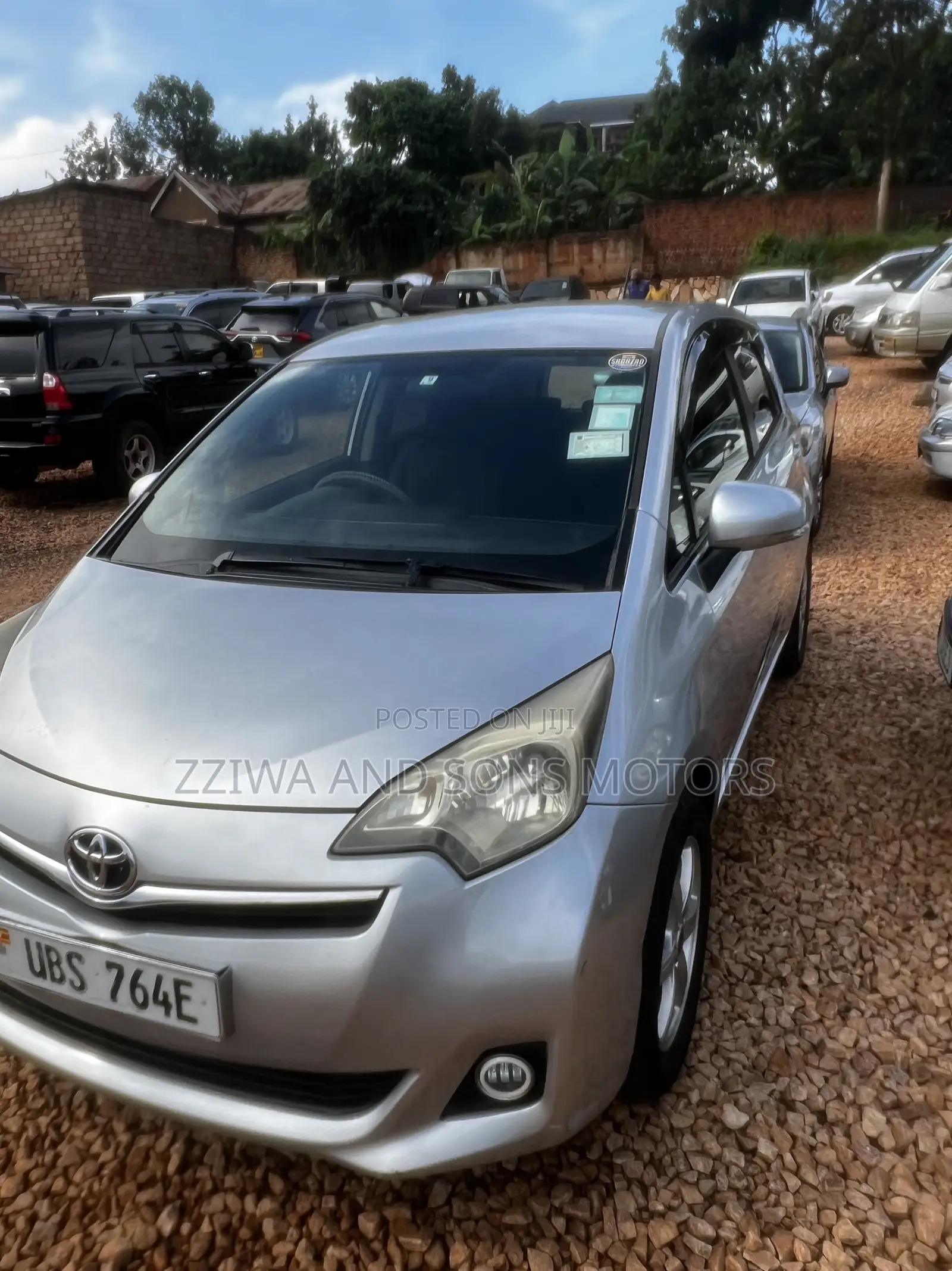 Toyota Ractis 2012 Silver