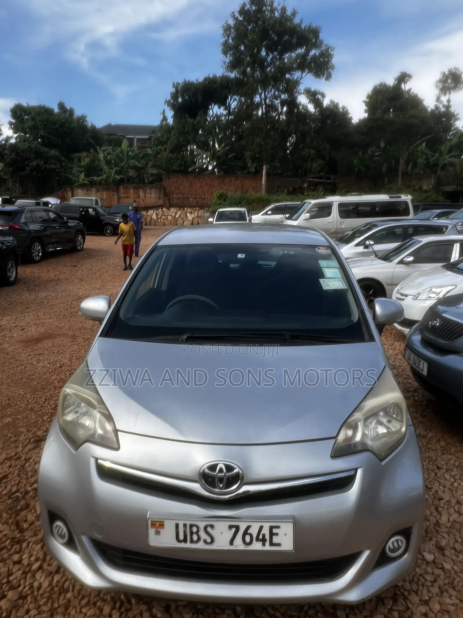 Toyota Ractis 2012 Silver
