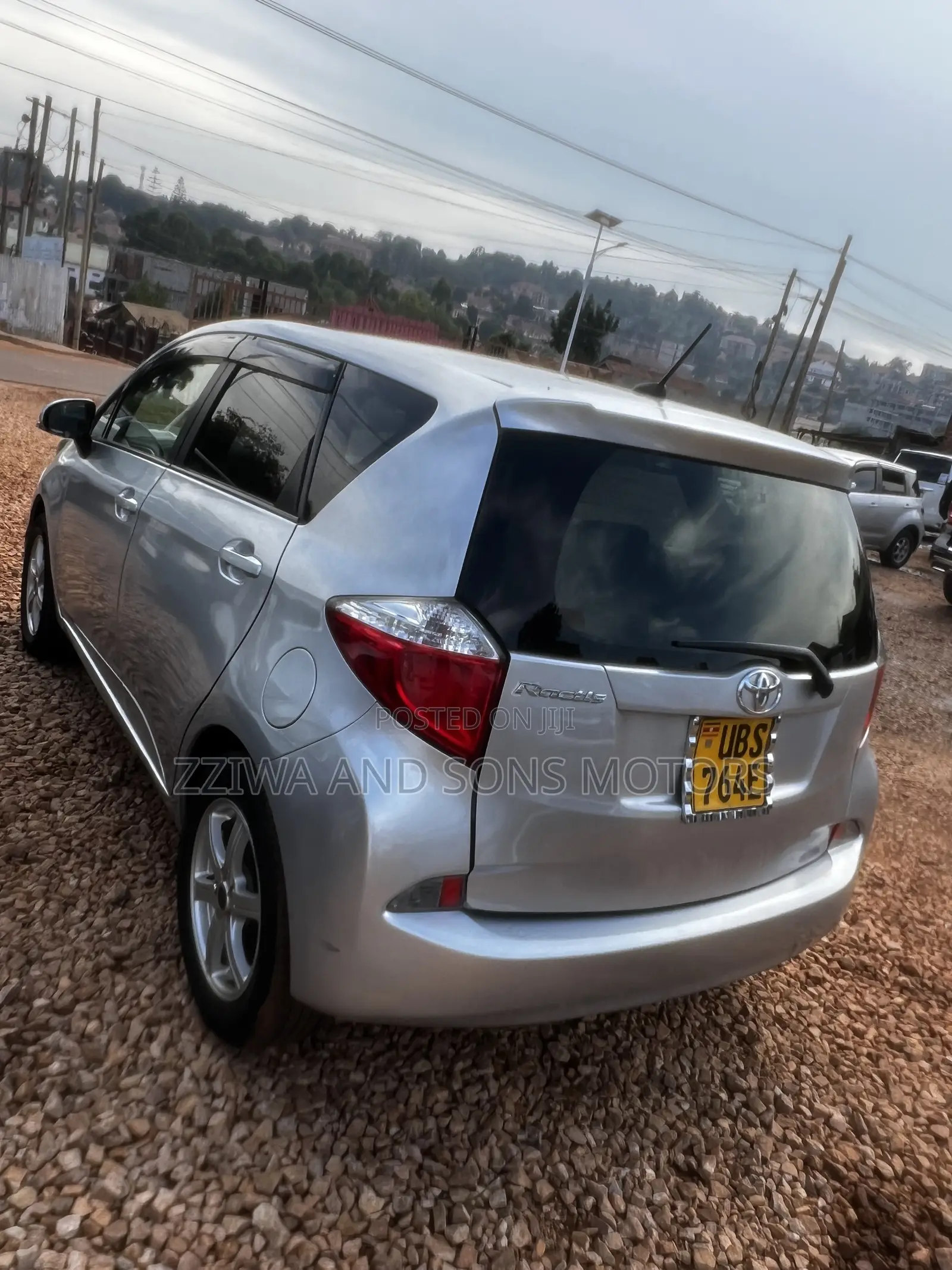 Toyota Ractis 2012 Silver