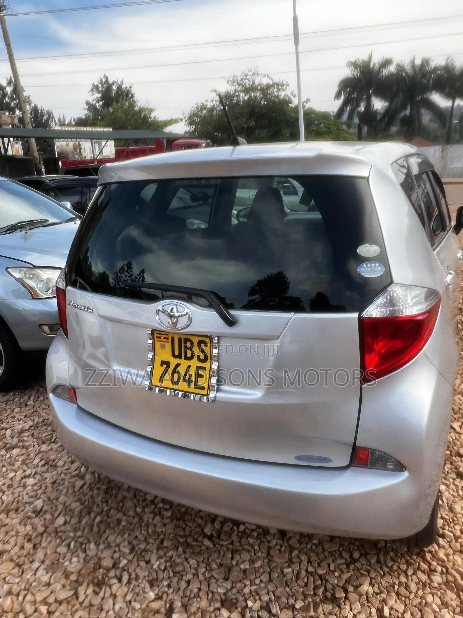Toyota Ractis 2012 Silver