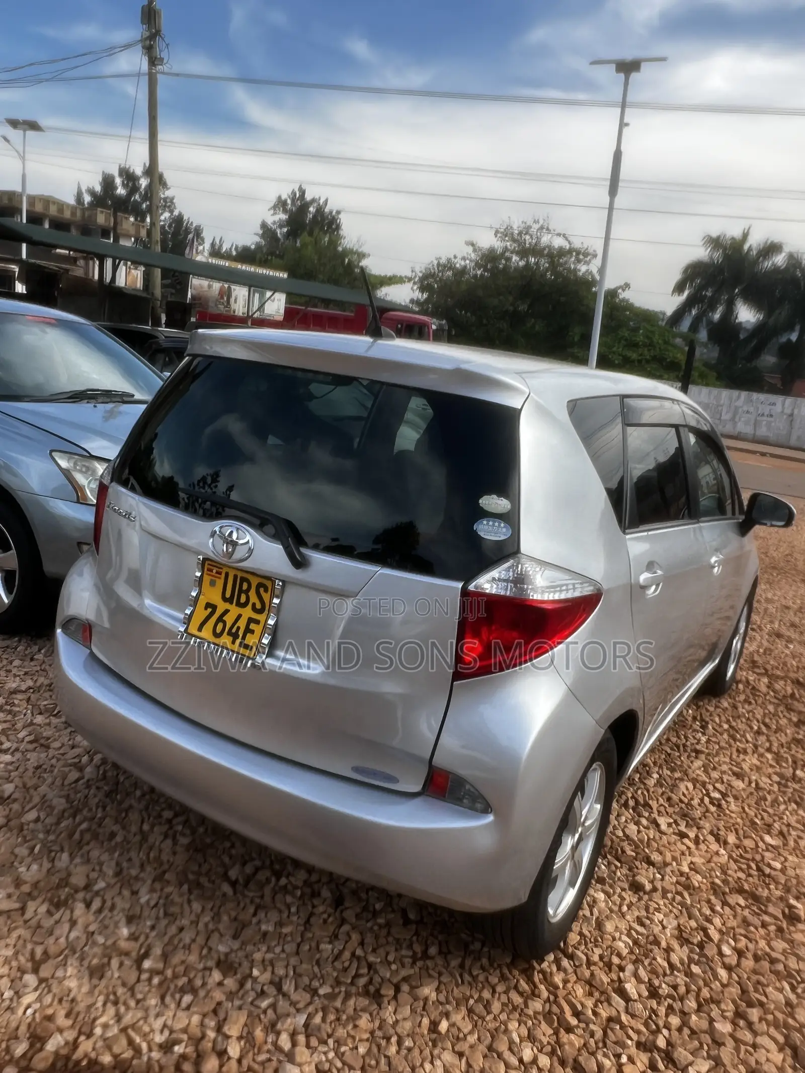 Toyota Ractis 2012 Silver