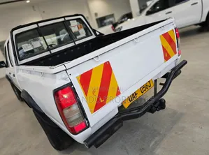 Nissan Hardbody 2002 White