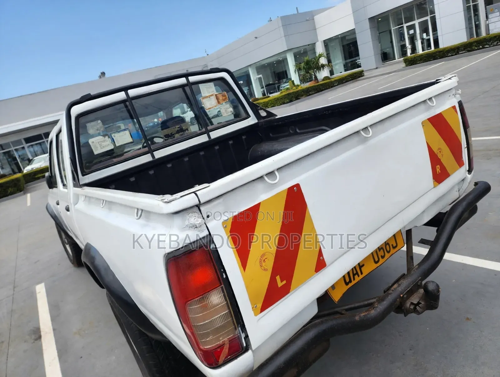Nissan Hardbody 2002 White