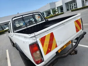 Nissan Hardbody 2002 White