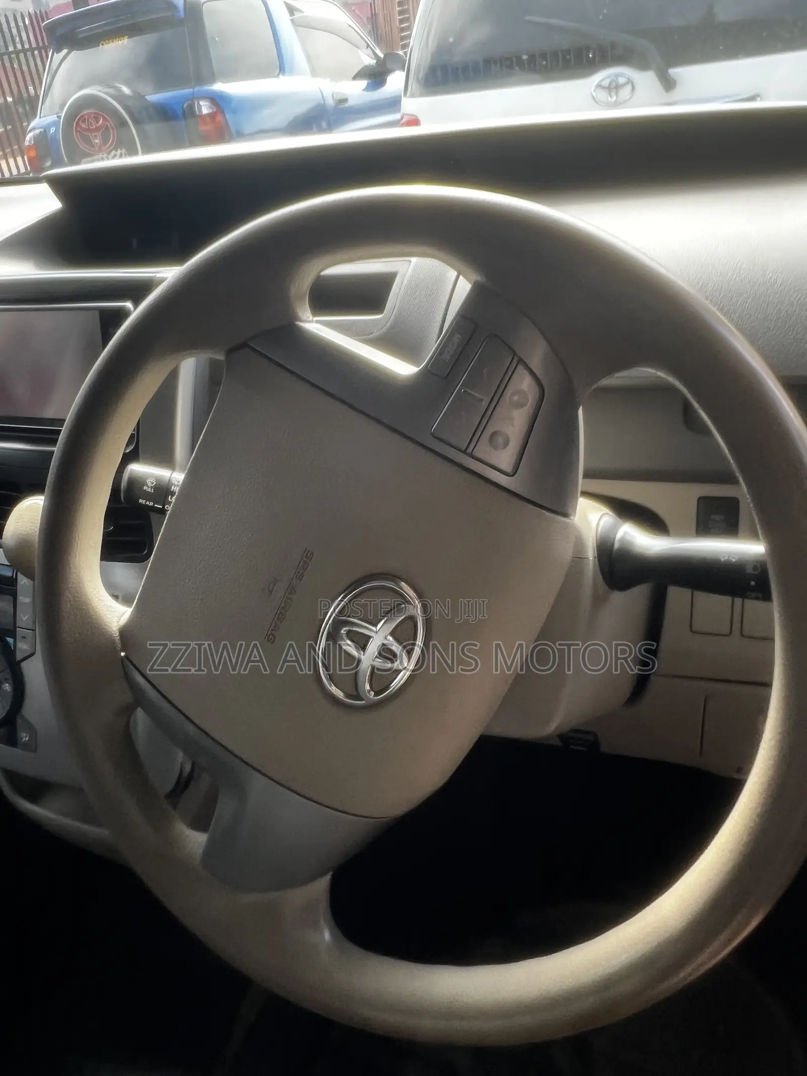 Toyota Noah 2.0 158hp AWD (7 Seater) 2010 White