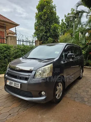 Toyota Noah 2.0 143hp AWD (7 Seater) 2007 Gray