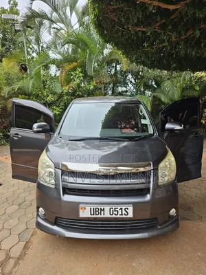Toyota Noah 2.0 143hp AWD (7 Seater) 2007 Gray