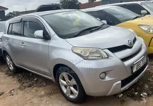 Toyota IST 2010 Silver