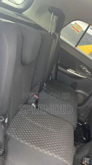 Toyota IST 2010 Silver
