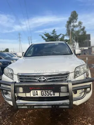 Toyota Vanguard 2013 White
