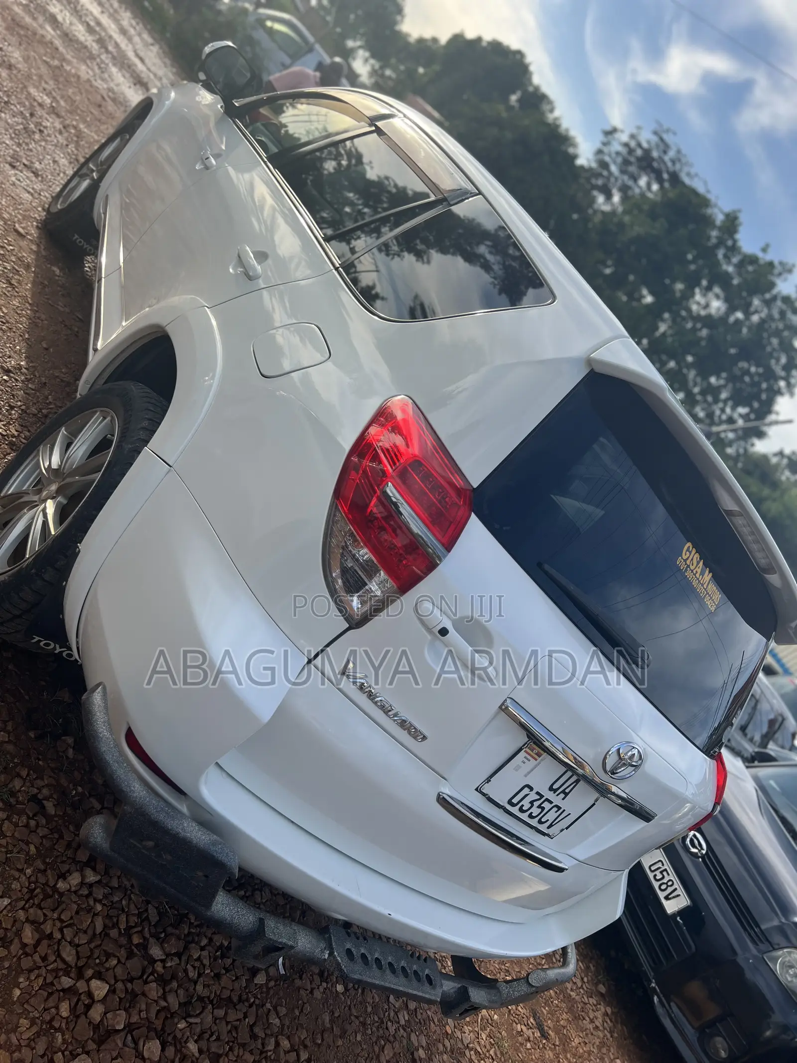 Toyota Vanguard 2013 White