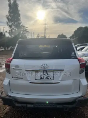 Toyota Vanguard 2013 White