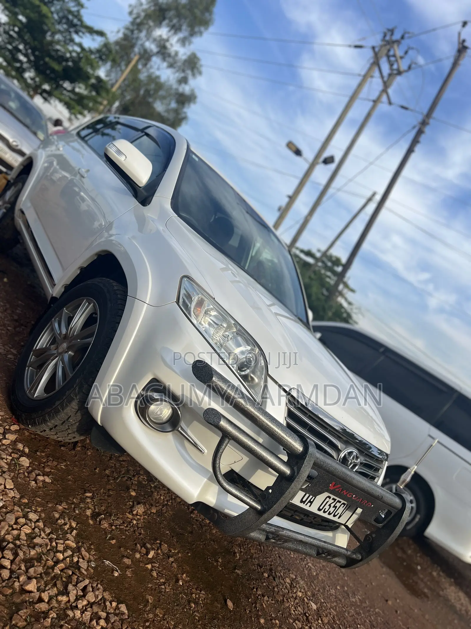 Toyota Vanguard 2013 White