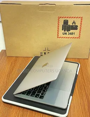 New Laptop Apple MacBook Pro 2020 16GB Intel Core i5 SSD 512GB