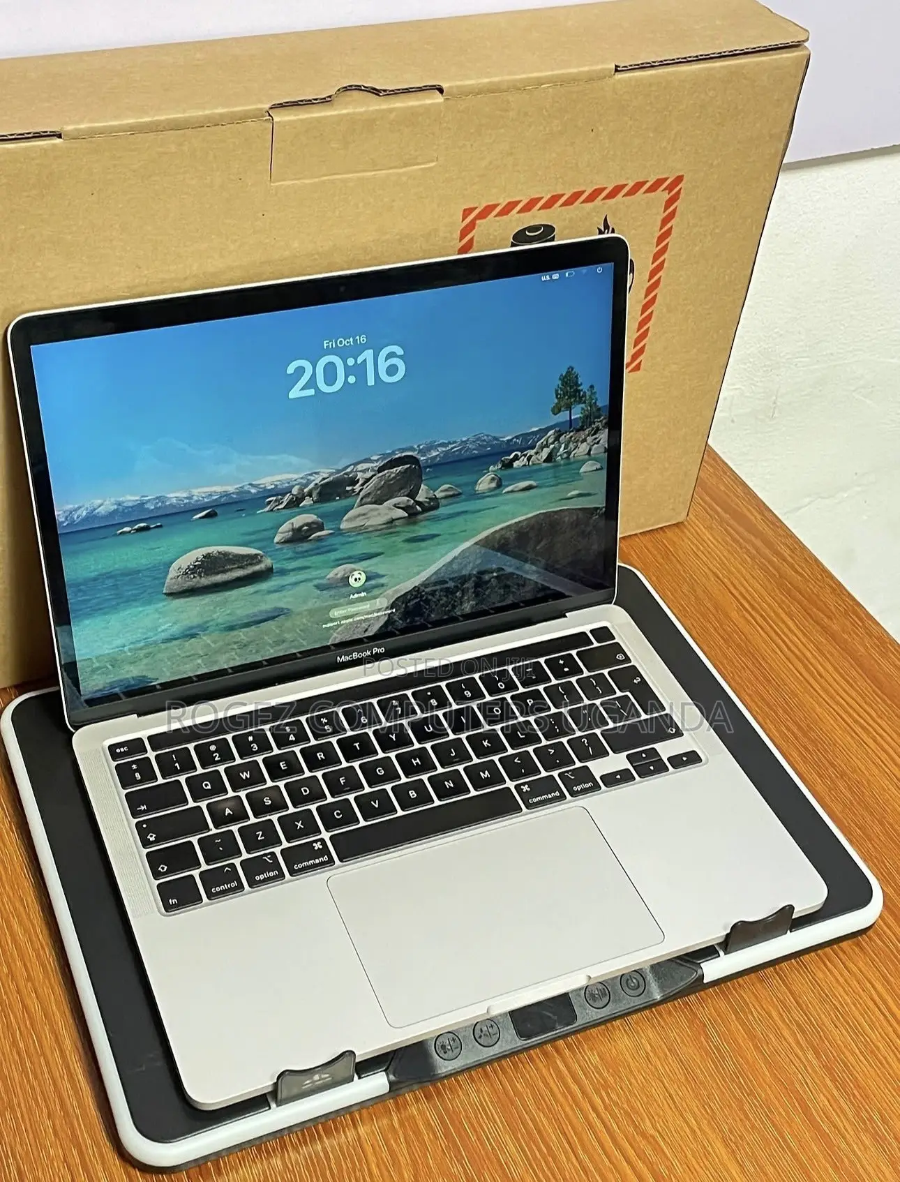 New Laptop Apple MacBook Pro 2020 16GB Intel Core i5 SSD 512GB