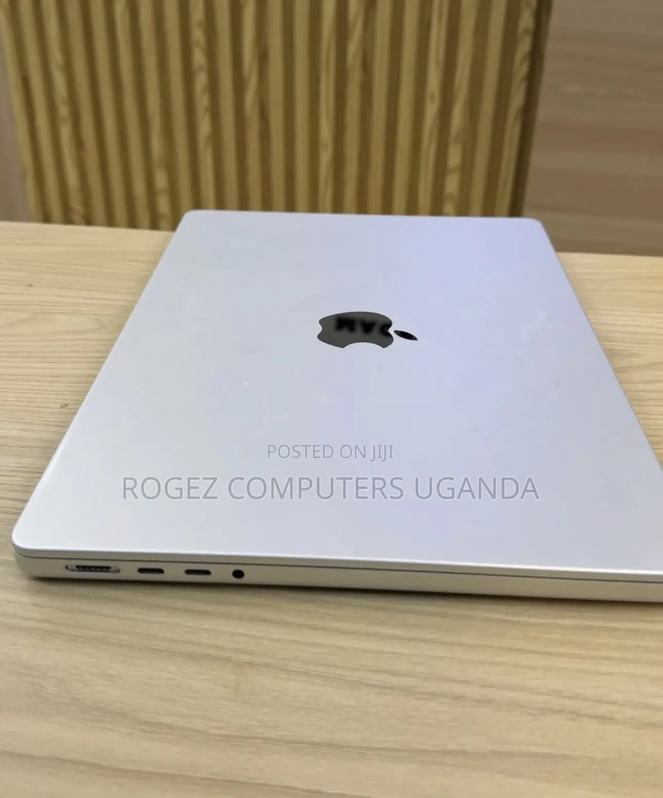 New Laptop Apple MacBook Pro 2023 M3 18GB Apple M3 Pro SSD 512GB