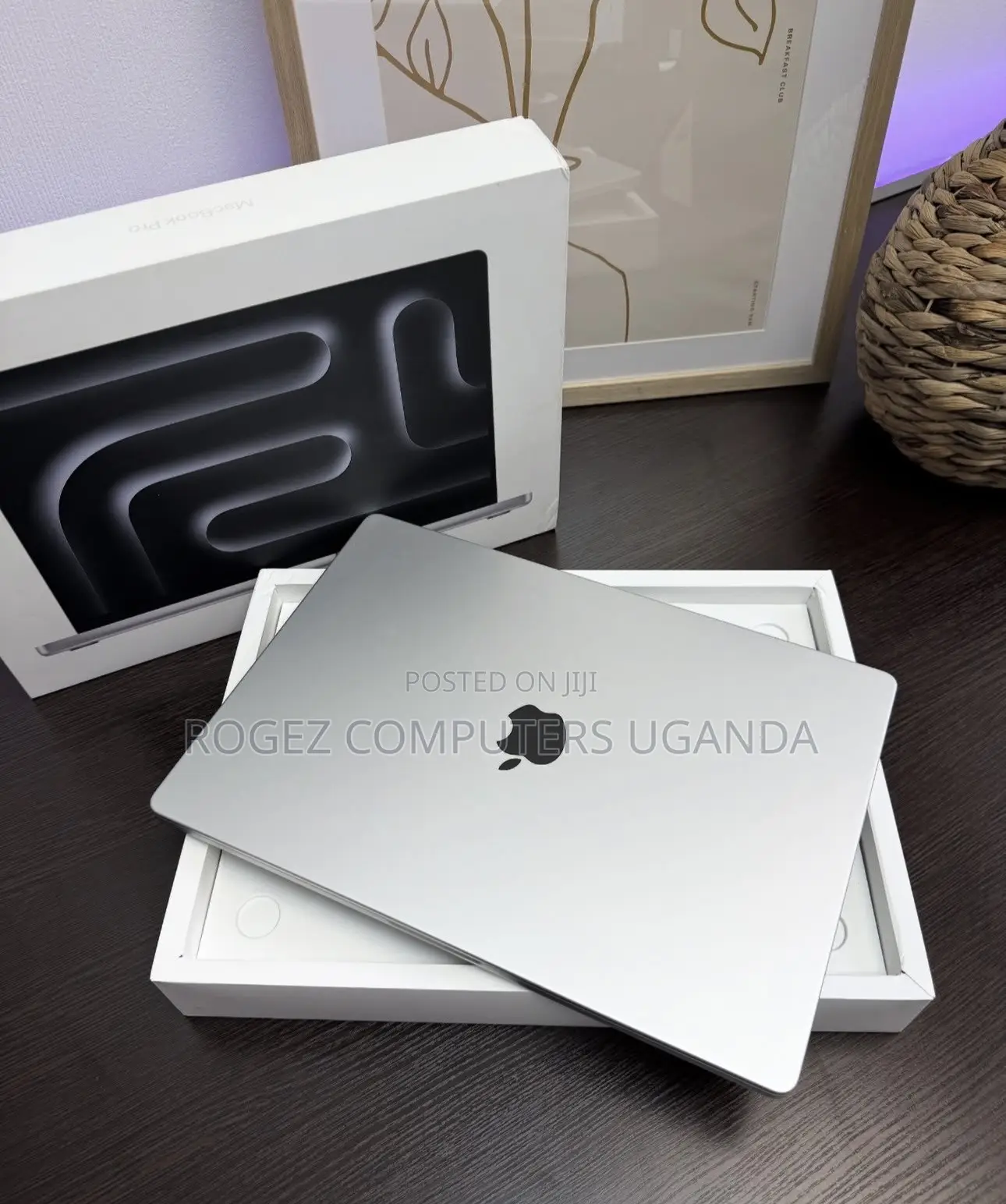 New Laptop Apple MacBook Pro 2023 M3 18GB Apple M3 Pro SSD 512GB