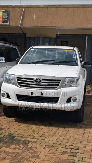 Toyota Hilux 2013 White
