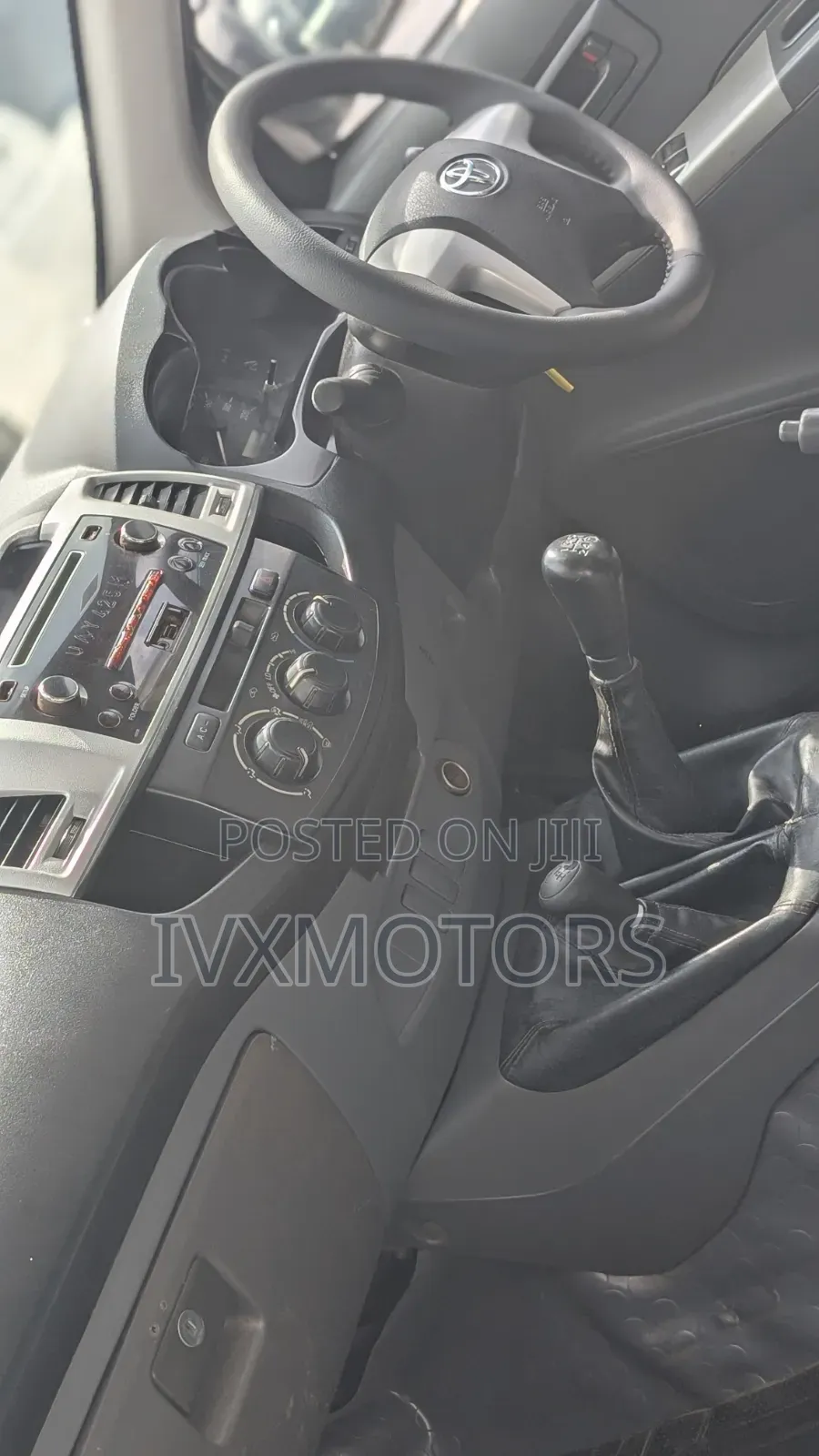 Toyota Hilux 2013 White