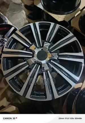 Land Cruiser V8 Engine Rims Size 18.
